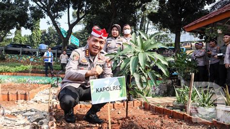 Polri Lestarikan Negeri Dan Penghijauan Dini Polres Metro Jakarta