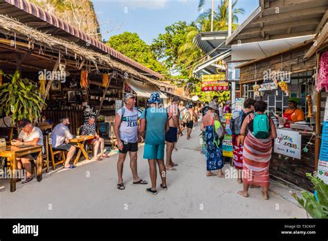 Railay beach in Krabi Thailand Stock Photo - Alamy