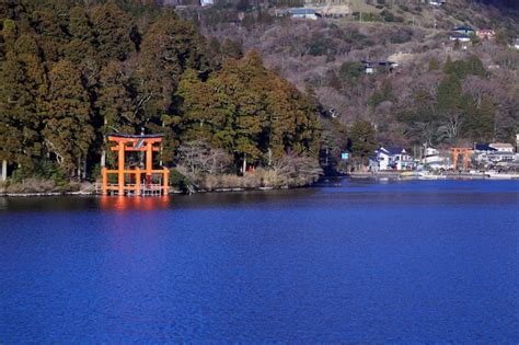 Premium Photo | Mount fuji with lake ashi from hakone.