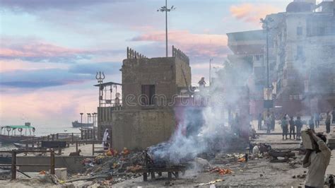 Harishchandra Ghat in Varanasi , Sarnath Editorial Stock Image - Image of traditional, ghats ...