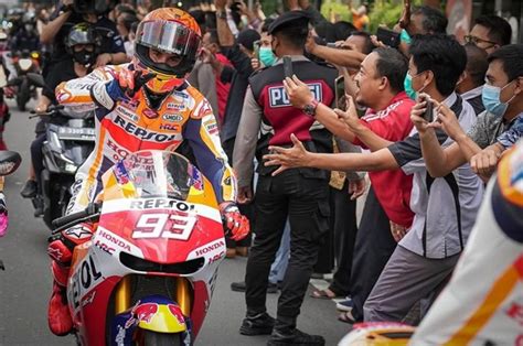 Parade Motogp Marc Marquez Dan Kawan Kawan Sapa Warga