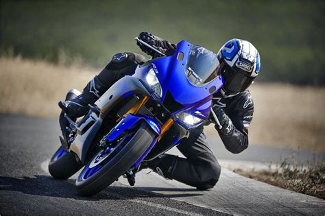 Yamaha Yzf R Entry Level Sport Bike Gets A Fresh Face And Better