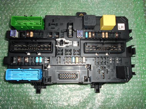 MODULO DE FUSIBLES BSM DEL MALETERO 13268286 LH HELLA 5DK008669 24