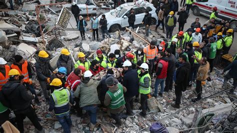 Más De 20 000 Personas Han Muerto En Los Devastadores Terremotos De