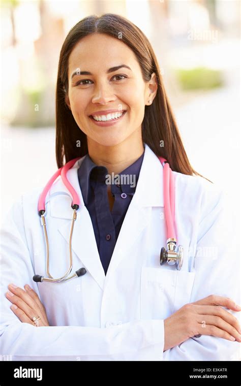 Female Doctor Hi Res Stock Photography And Images Alamy