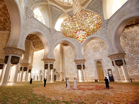 Sheikh Zayed Grand Mosque Photos : Interior, Chandelier, Calligraphy ...