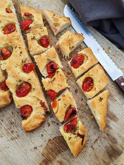 Focaccia aux tomates cerises et aux herbes Recette apéro