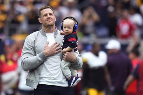 Former Texans Star Jj Watt Inducted Into Team’s Ring Of Honor Cw39 Houston