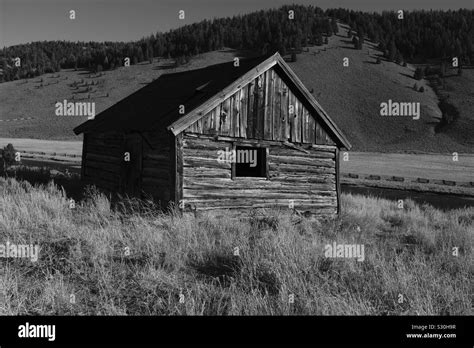 Old Log House Hi Res Stock Photography And Images Alamy