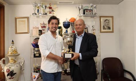 Benfica Basketball Trophy Delivery - SL Benfica