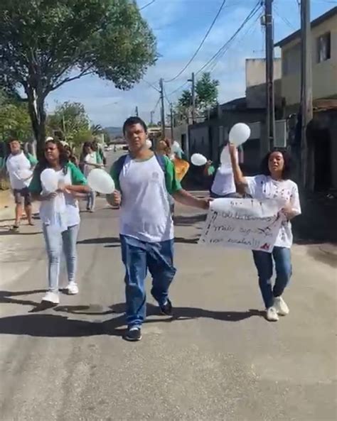 Moradores de Nova Almeida fazem manifestação para pedir segurança nas