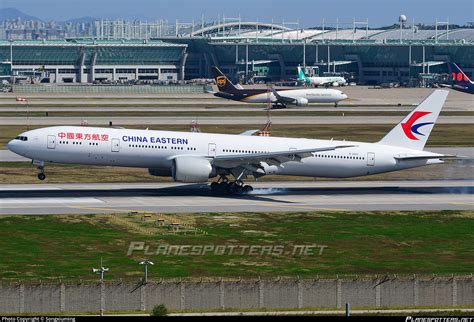 B 2005 China Eastern Airlines Boeing 777 39PER Photo By Songxiuming