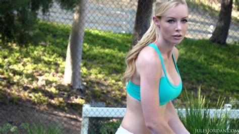 La MILF Blonde Kayden Kross Se Fait Remplir La Chatte Avec De La Viande