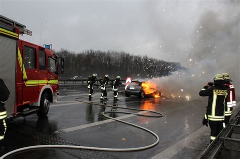 Fw Do Feuer Auf Der A Pkw Brennt Auf Der Autobahn Aus