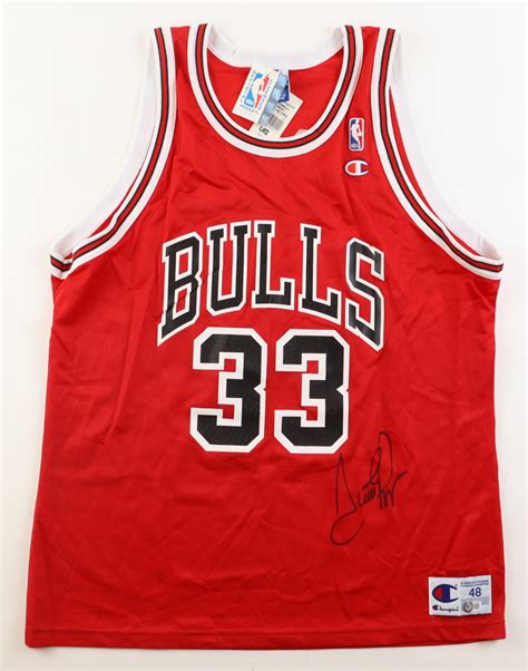 Scottie Pippen Signed Bulls Jersey (Beckett) | Pristine Auction