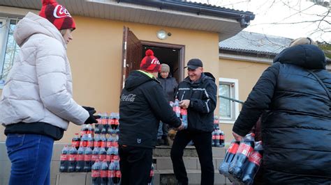 Святковий настрій від Кока-Кола: у Житомирі родини вразливих категорій ...