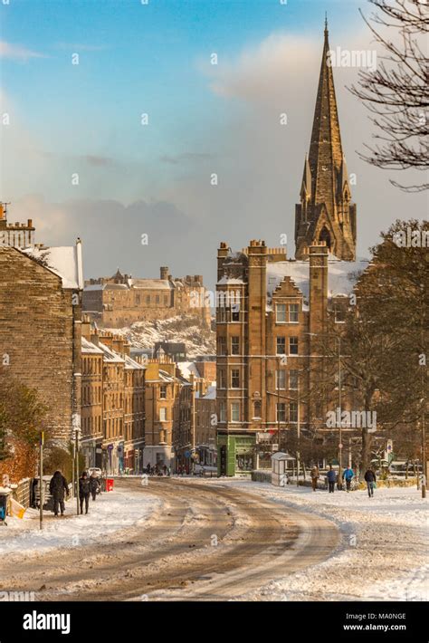 Edinburgh castle snow hi-res stock photography and images - Alamy