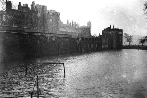 Historic Photographs From 1928 Thames Flood ~ Vintage Everyday