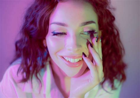 Olivia Burke - Singer Songwriter