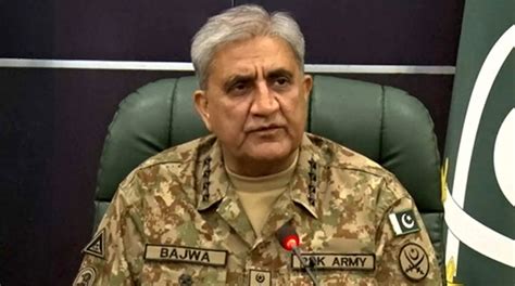 COAS Reaches Karachi Briefed On Flood Relief Operations