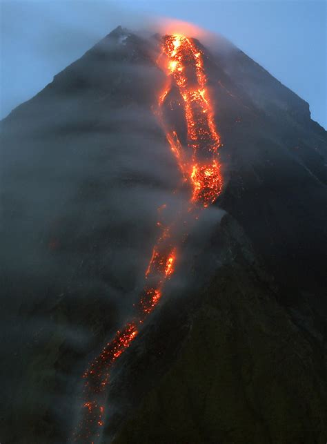 Filipiny Trwa Erupcja Wulkanu Mayon Wiadomo Ci