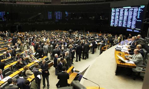 MP que desonera folha de pagamento é aprovada na Câmara Jornal O Globo