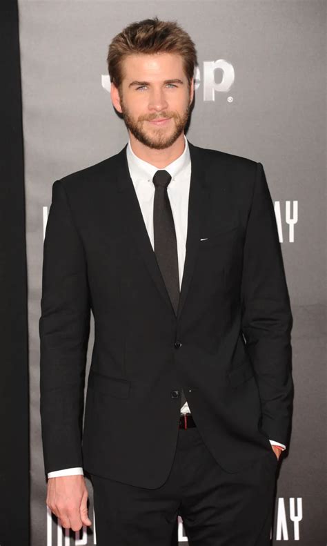 Photos Liam Hemsworth foule le tapis rouge pour l Avant Première du