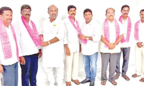 Several Congress Leaders Join Trs