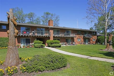 Glen Ellyn Apartments - Old Bond Court, Glen Ellyn, IL