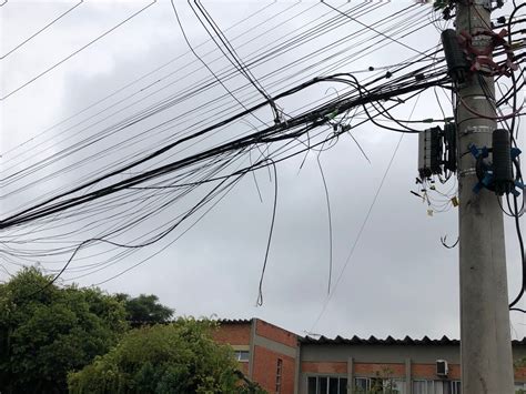 Fios Soltos Em Postes Prejudicam Moradores E Comerciantes Canoas