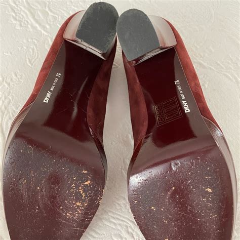 Dkny Burgundy Platform Closed Toed Heels Size 75 Gem
