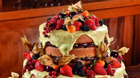 Naked Cake Frutas Vermelhas