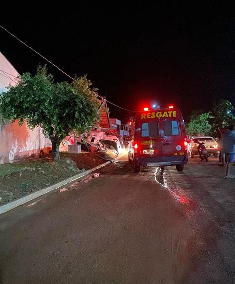 Carro Capota E Jovem De Anos Morre Em Avenida De Guarant Do Norte