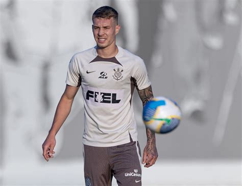 Charles Corinthians encerra preparação para jogo contra o Grêmio