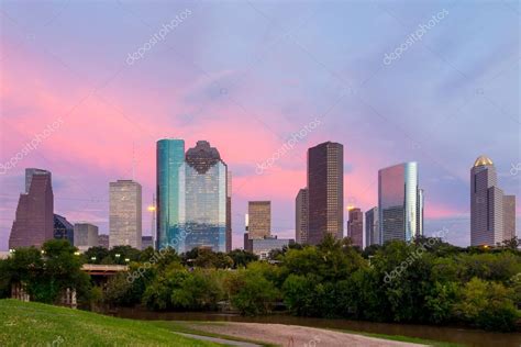 Houston Texas Skyline At Sunset Twilight From Park Lawn — Stock Photo