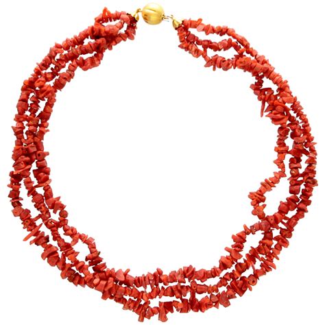 Collana Di Corallo Rosso E Chiusura In Oro Giallo Diamanti E Carati