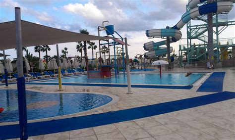 Families are flocking to didcot wave and leisure pool this weekend 9