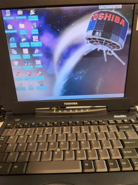 Vintage Toshiba Satellite Cds Laptop Computer Powers On Windows