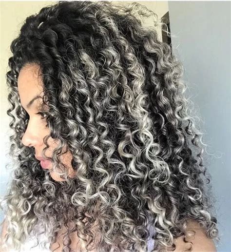 Cabelo Cacheado Platinado Cinza - Cabelo Cacheado Platinado: Dicas De Cuidados + 30 Fotos De Inspiração ...