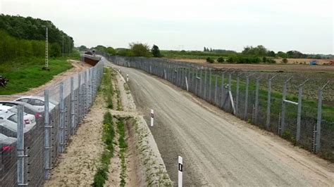 Hungary Completes New Anti Migrant Border Fence With Serbia Euronews