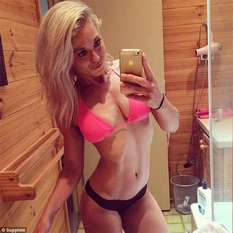 6 Hot Sexy Laurel Amanda Bikini Pics