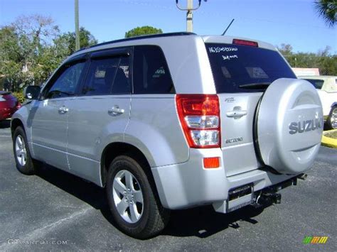 Silky Silver Metallic Suzuki Grand Vitara Xsport Photo