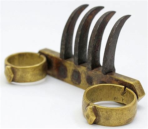 Indian Bagh Nakha Tiger Claw 18th Century Dual Metal Construction