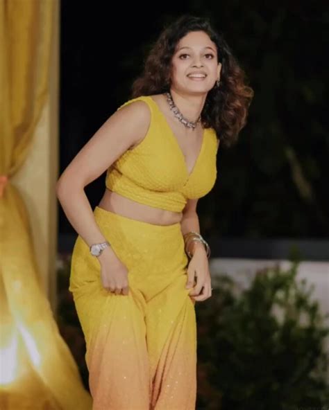 9 Hot Sexy Nayana Pillai Bikini Pics