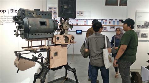 Pameran Halo Bioskop Suguhkan Pemutar Film Jadul Hingga Foto Poster