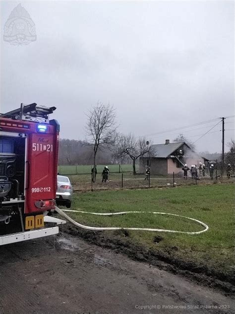 Pożar domu mieszkalnego gminie Borki Trwa akcja gaśnicza