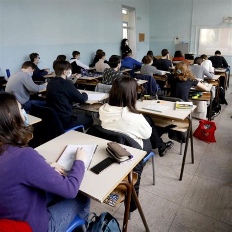 Scuola Via Alle Nuove Regole E Stop Alla Didattica A Distanza