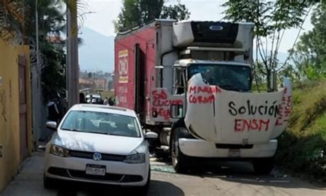 Retienen Presuntos Normalistas Cami N De Oxxo Y Bloquean En Morelia