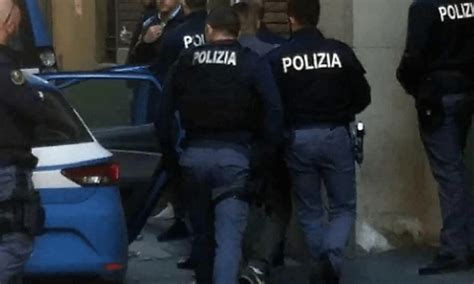 Si Ubriaca E Chiama La Polizia Il Segreto Per Evadere Dai Domiciliari