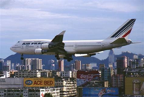 Why Was Hong Kong Kai Tak Airport S Approach So Challenging